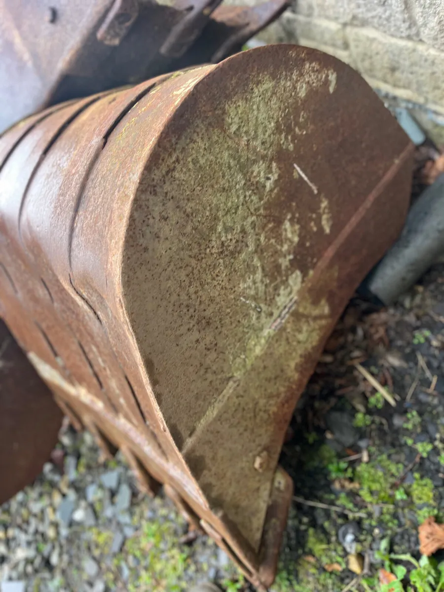 Buckets 45 mil pin 310 centre  large choice - Image 3