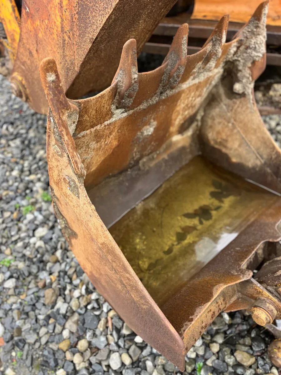 Buckets 45 mil pin 310 centre  large choice - Image 4