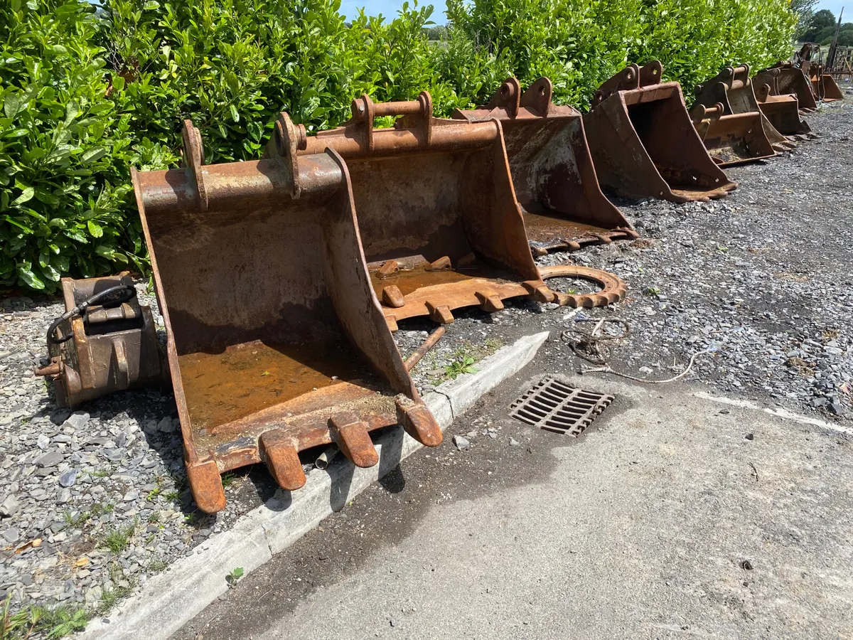 Buckets 45 mil pin 310 centre  large choice - Image 1