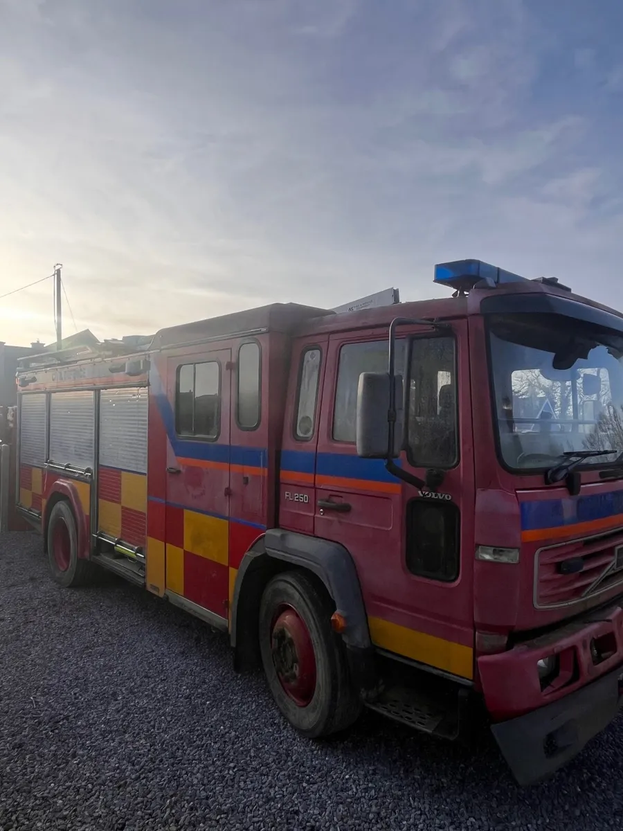 Volvo fire engine 2001 - Image 1