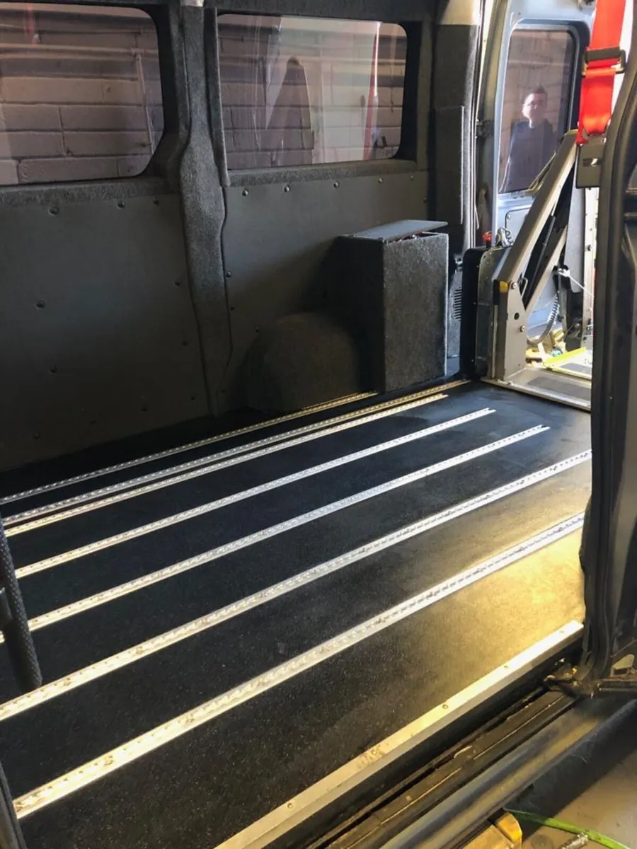 Wheelchair lifts and restraints,electric steps - Image 2