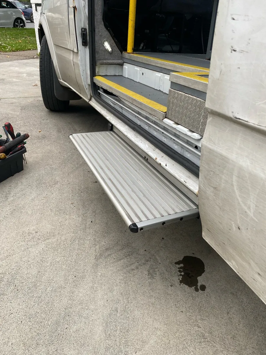 Wheelchair lifts and restraints,electric steps - Image 1