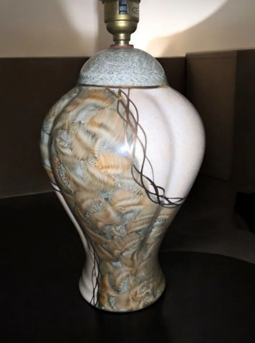 Handpainted Royal Tara lamp - Image 2