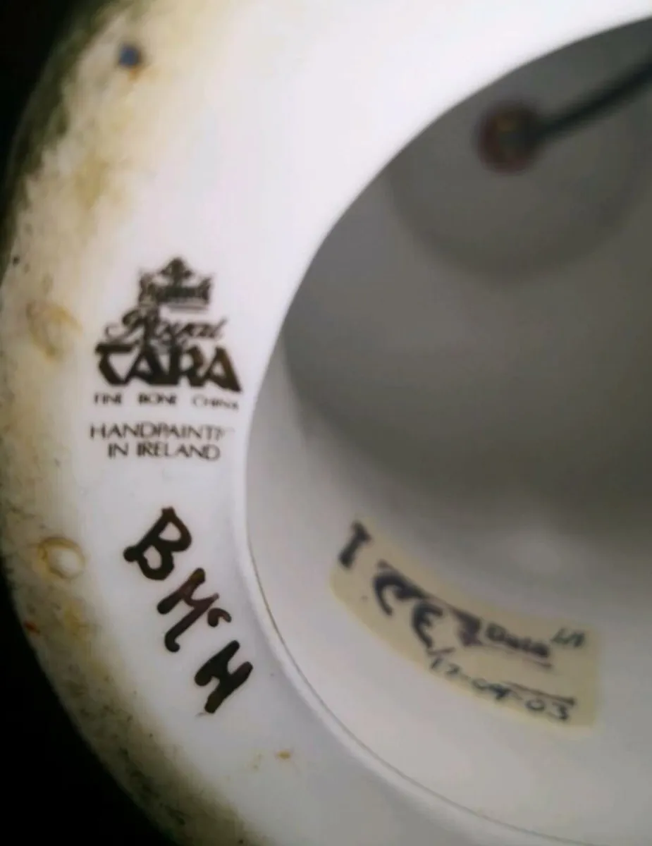 Handpainted Royal Tara lamp - Image 3