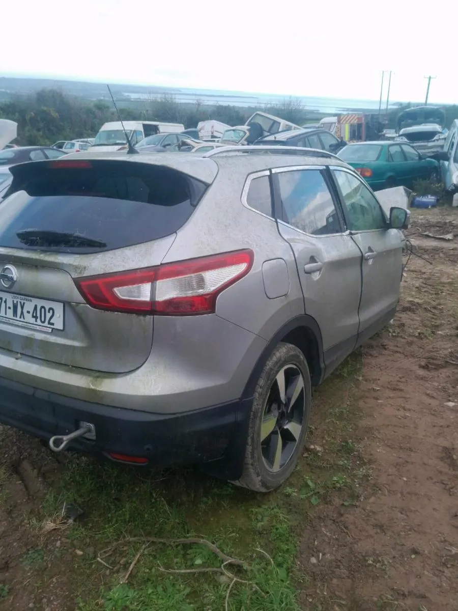 Breaking 2017 nissan qashqai 1.2 - Image 1