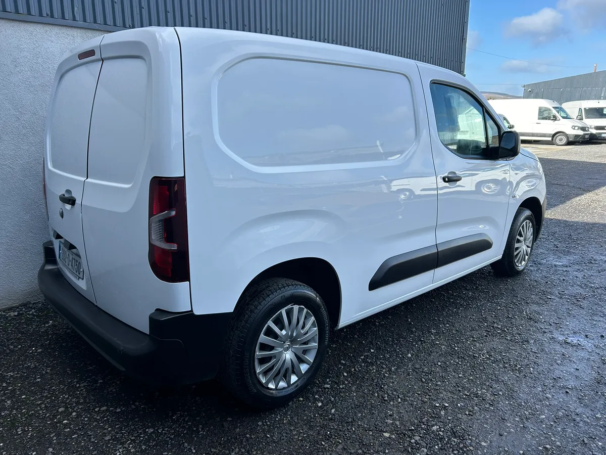 2020 Citroen Berlingo 88km - 220V inverter - Image 4