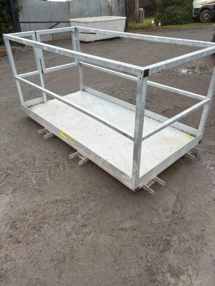 New galvanised and painted  Safety cage - Image 4
