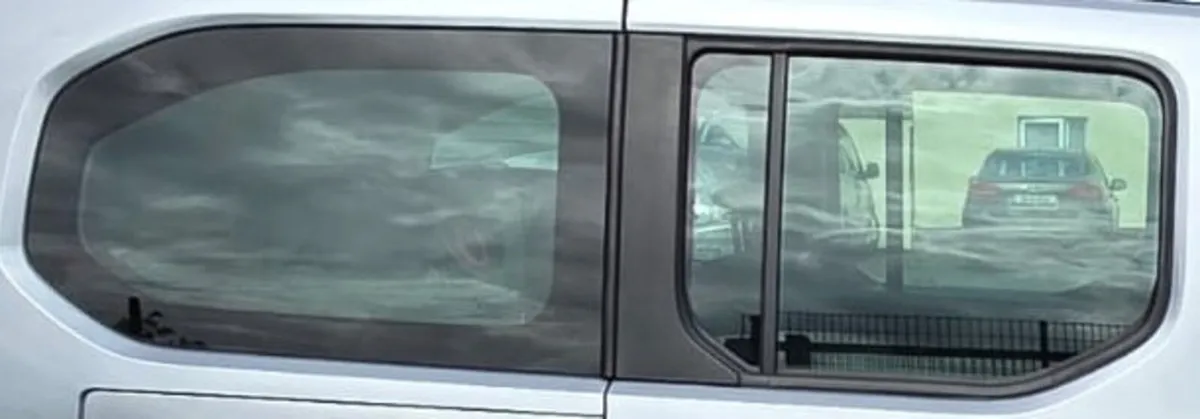 Panes of Auto Glass - Image 4