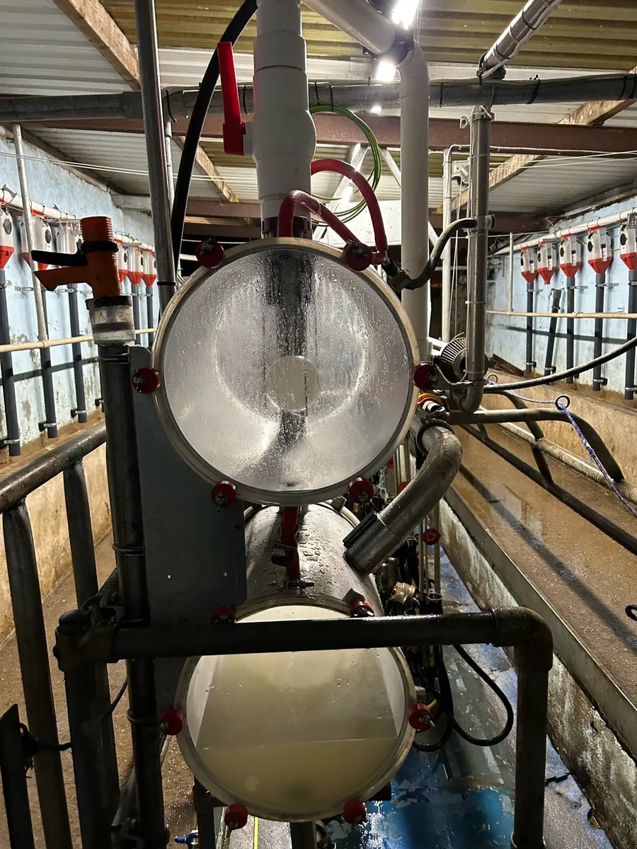 12 Unit Pearson milking parlour & 24 IDS feeders - Image 2