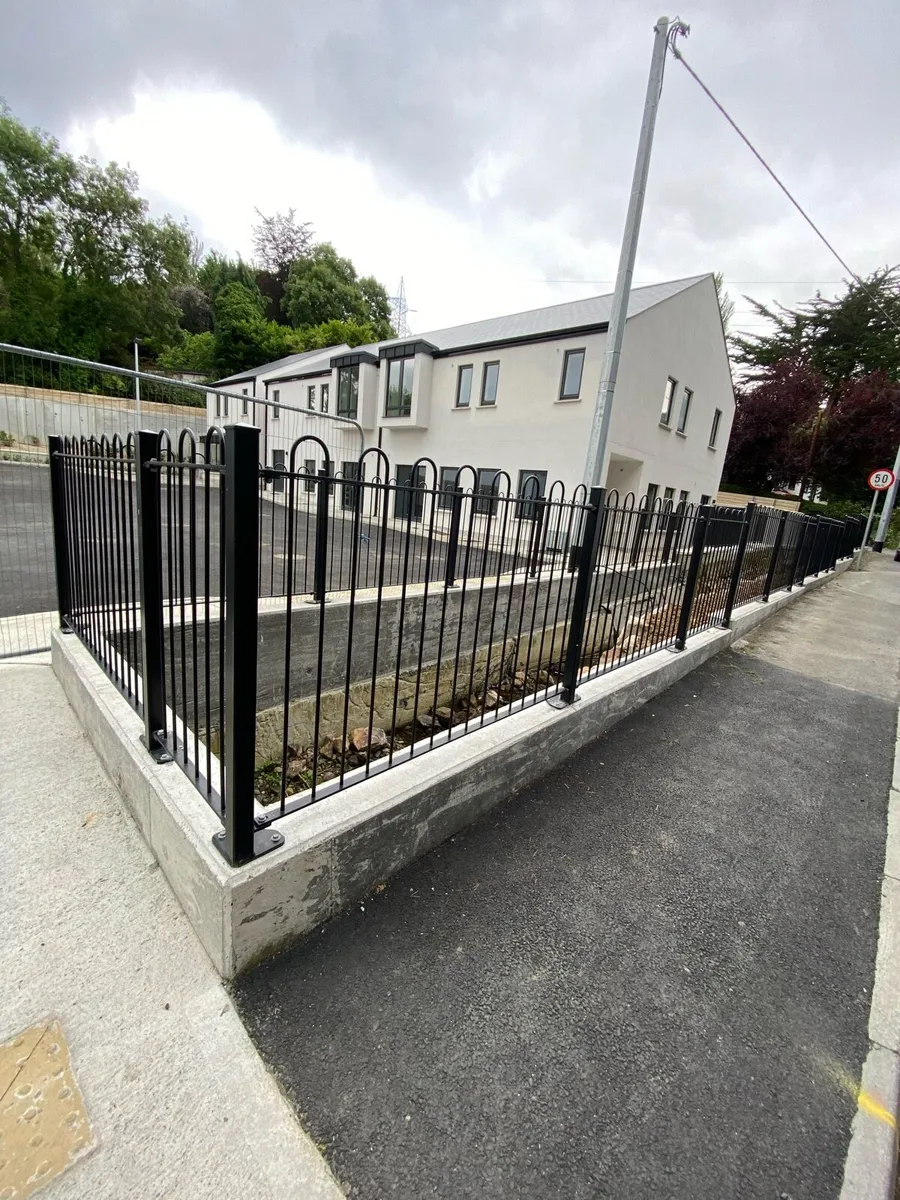 BOWTOP CLASSY FENCE PANELS - Image 3