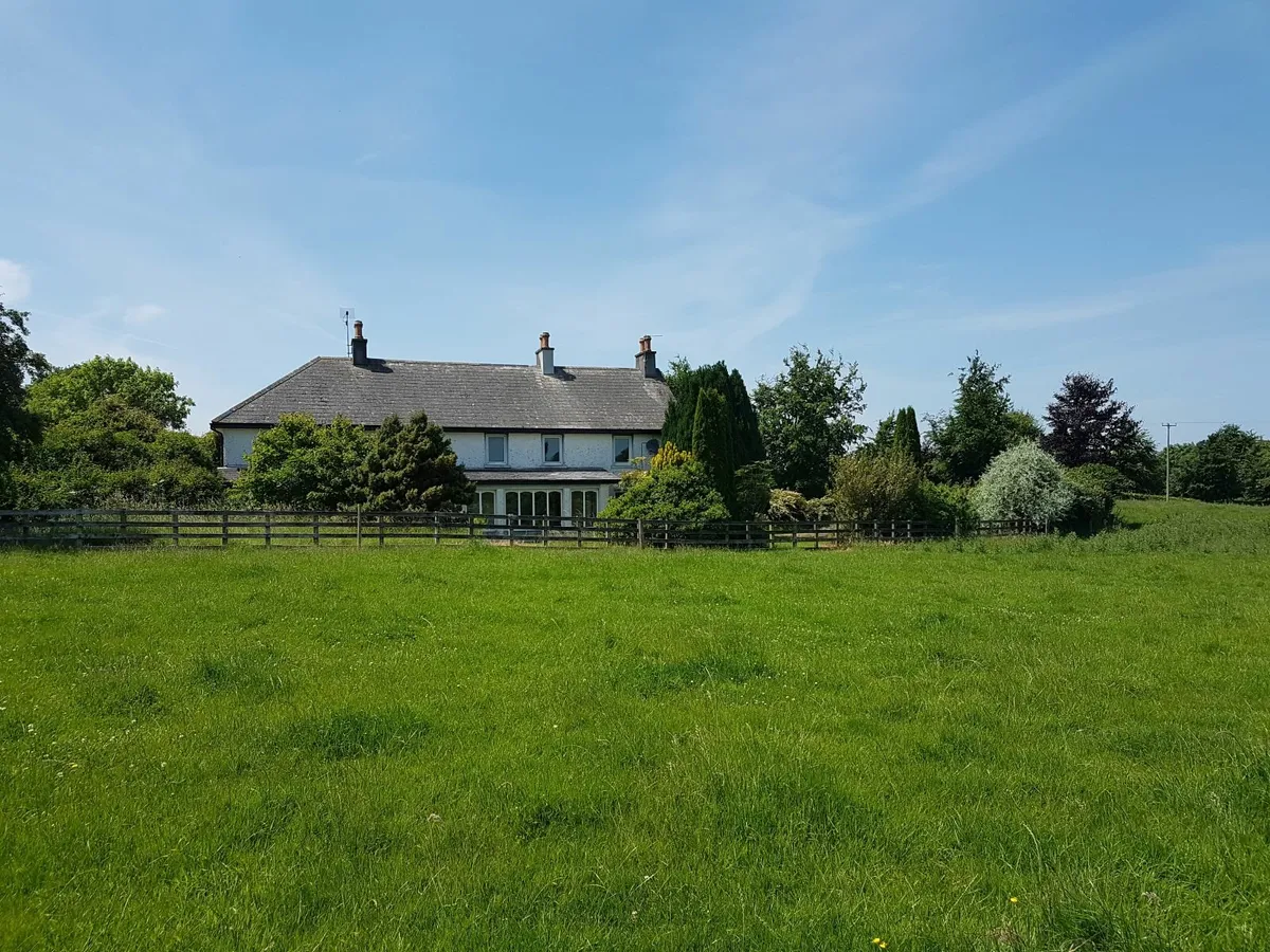 House To Let - Image 1