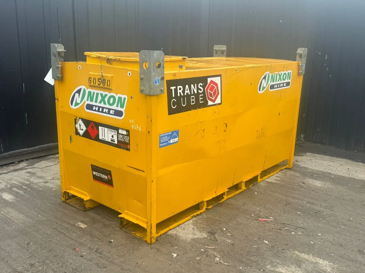 Western 2090L Fuel Bowser - Image 1