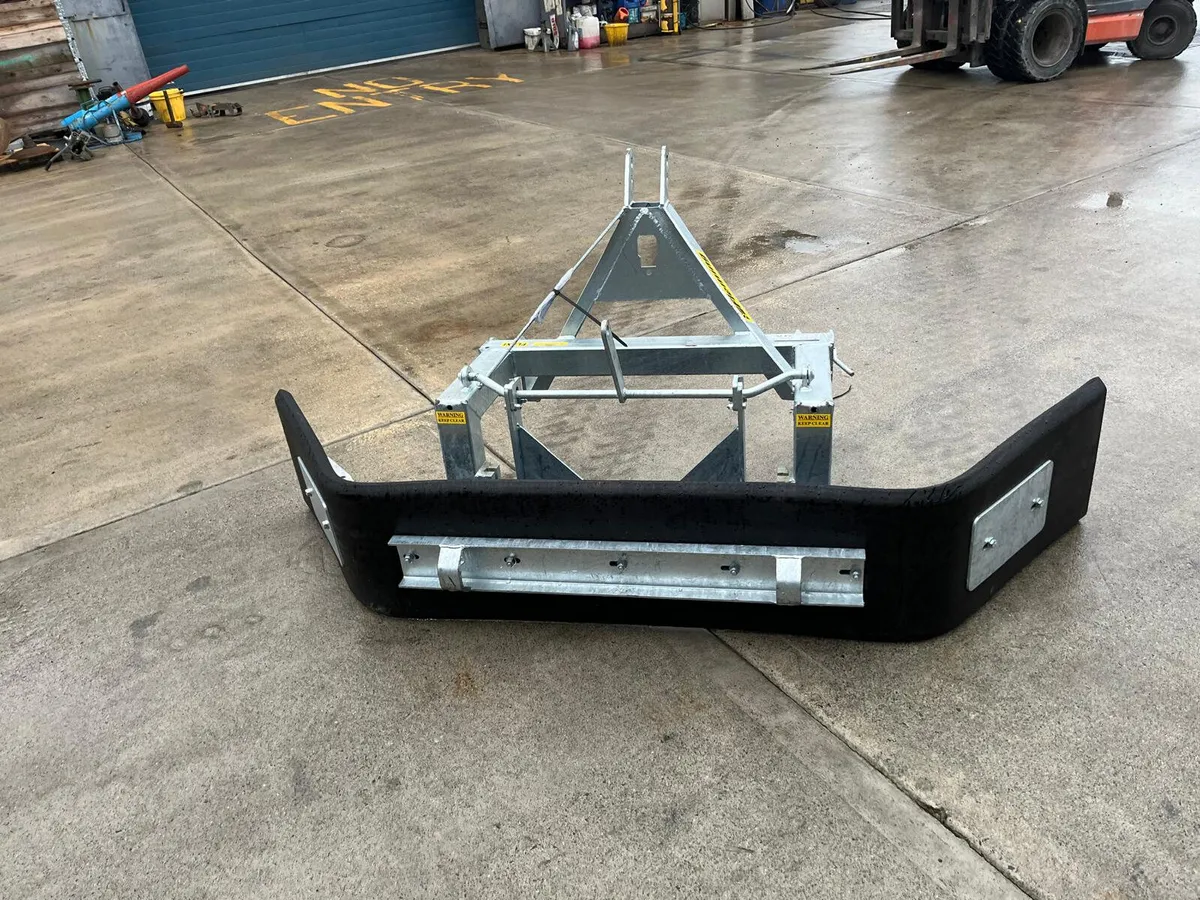 Fleming Yard Scraper - Image 1