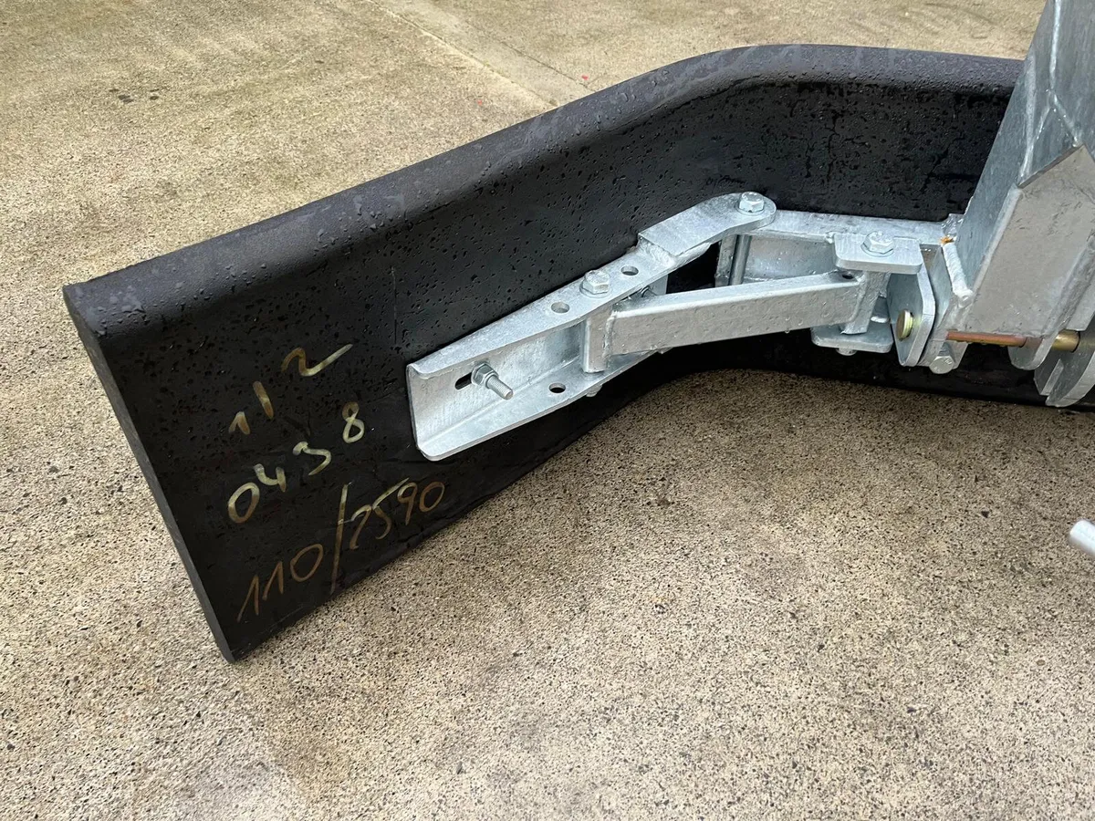 Fleming Yard Scraper - Image 3