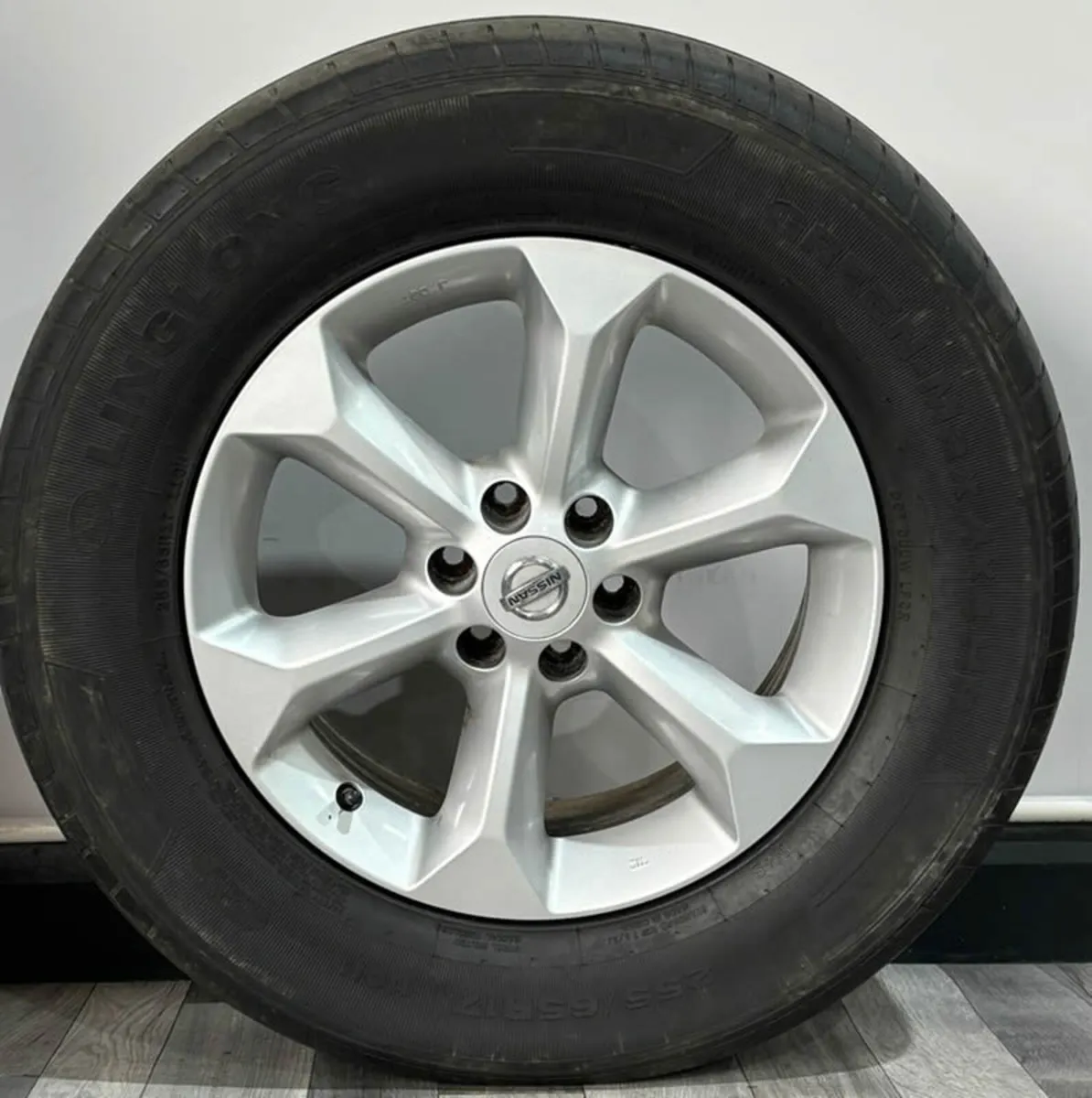 17" Genuine NISSAN NAVARA 05-15 Wheels & Tyres - Image 2