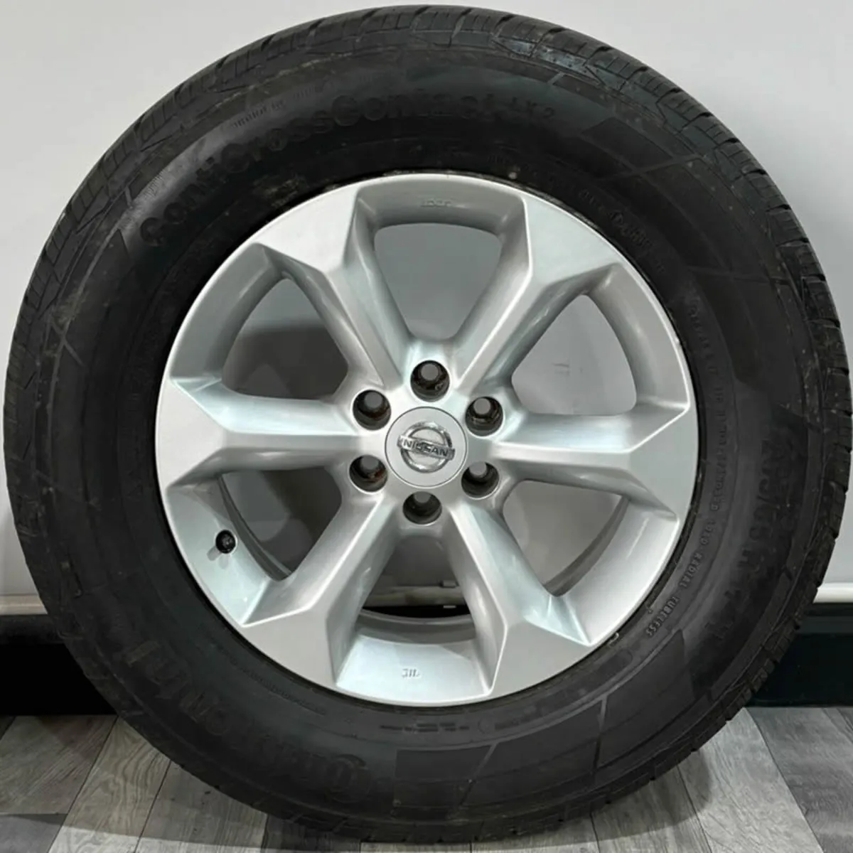 17" Genuine NISSAN NAVARA 05-15 Wheels & Tyres - Image 3