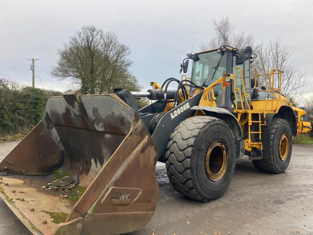 Bell 2606 Loading Shovel - Image 1