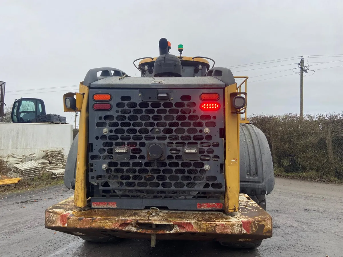Bell 2606 Loading Shovel - Image 4