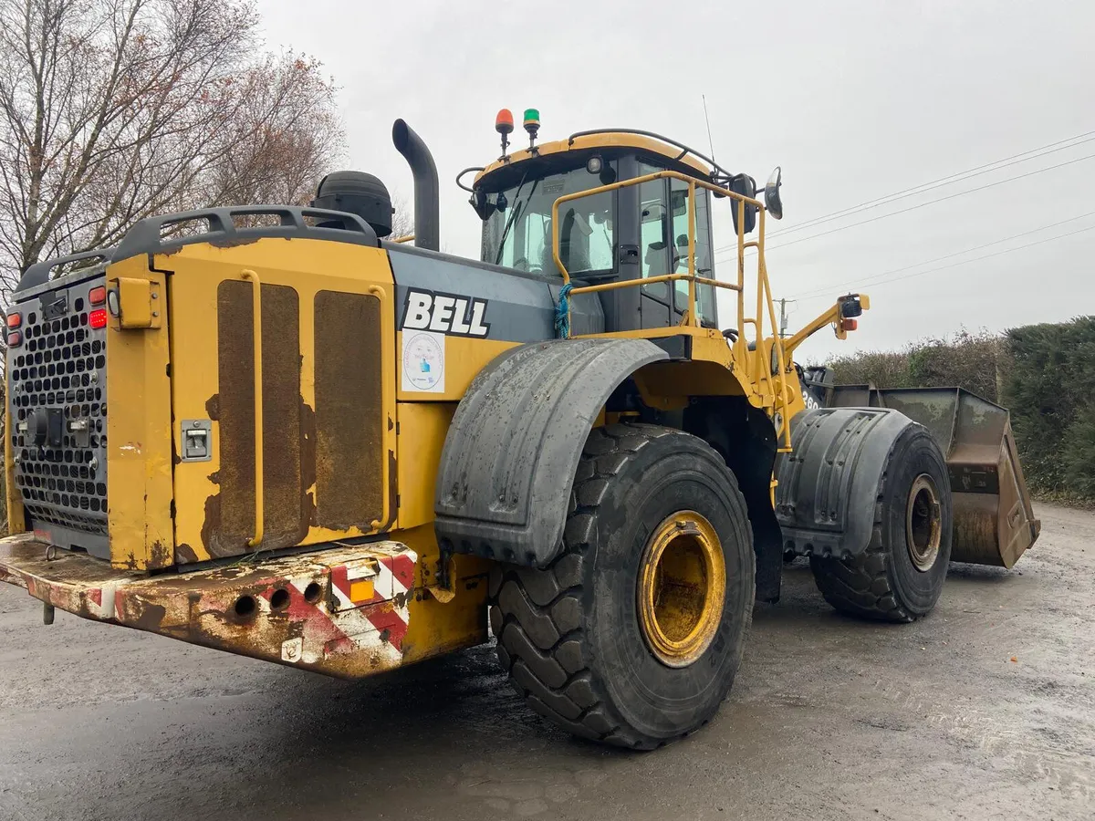 Bell 2606 Loading Shovel - Image 3