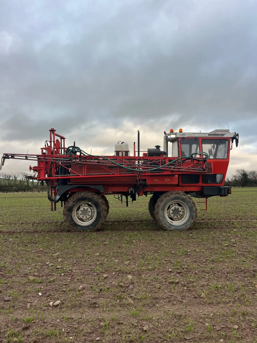 Sam self propelled sprayer - Image 2