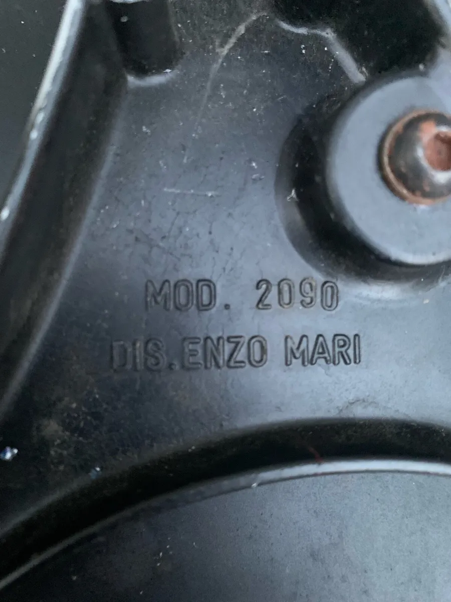 6 vintage Italian designer chairs by Zanotta. - Image 4