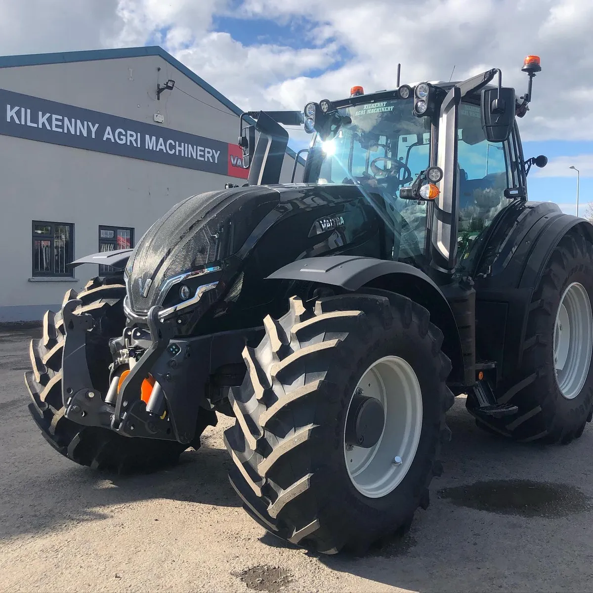 Show Stopper New Valtra T195 Direct Available - Image 2