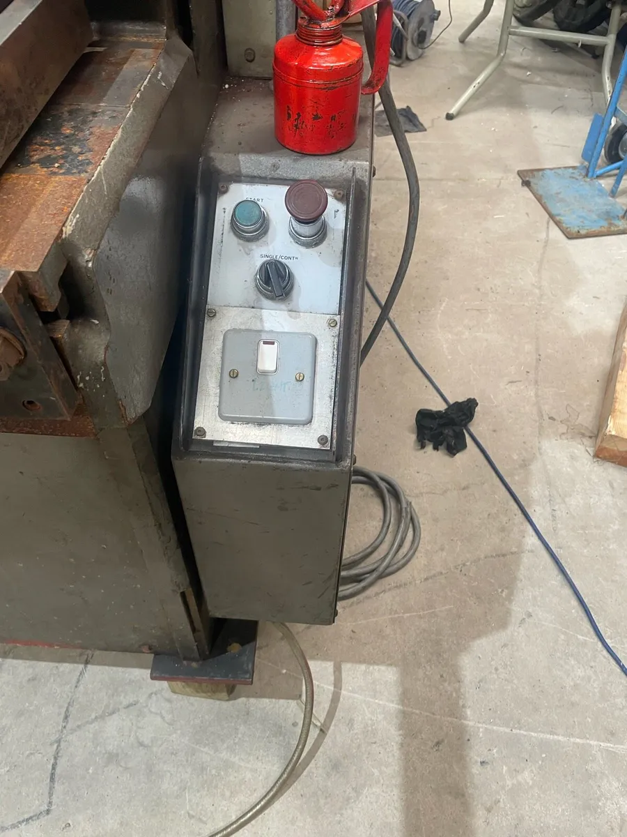 Credit EB Shear metal cutting Guillotine - Image 3