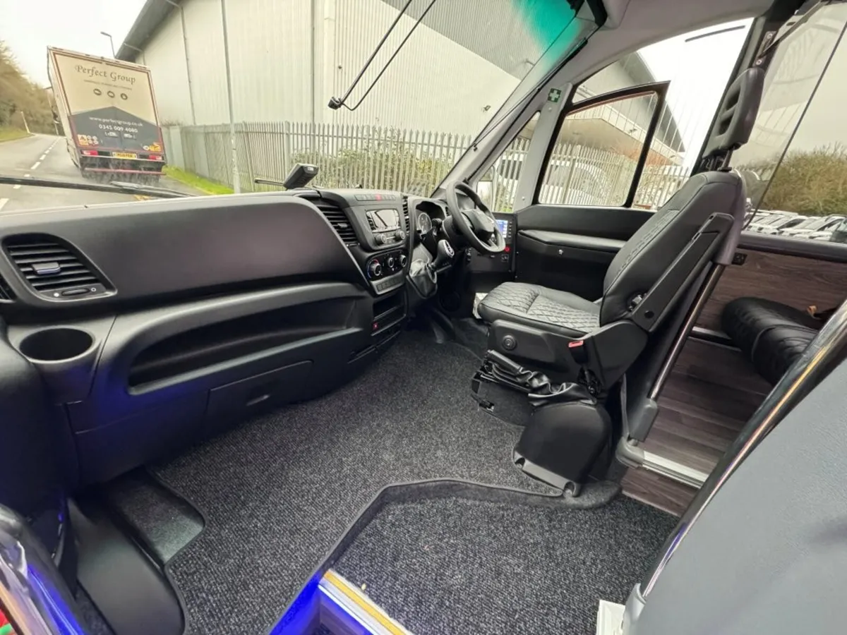 Ferqui Sunrise 33 Seater + D - Image 3