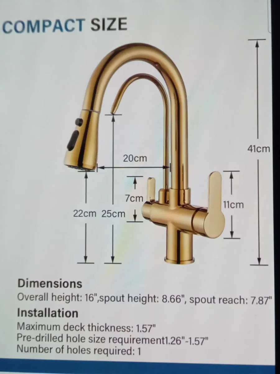Gold kitchen mixer tap with pull out spout - Image 3