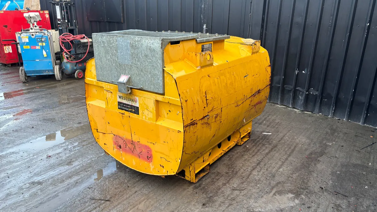 Choice of 5 Western 985L Bunded Fuel Bowser - Image 3