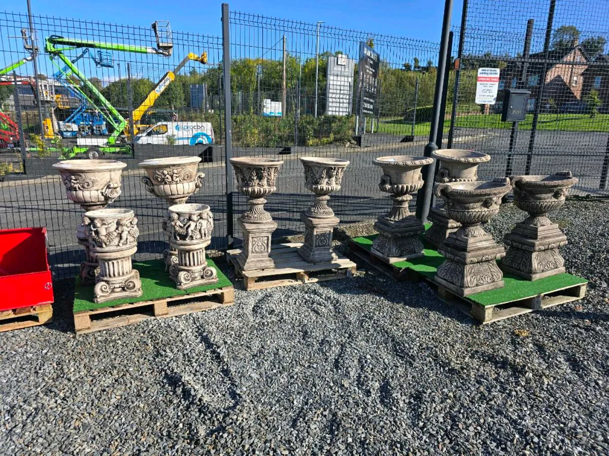 Large concrete flower pot planters - Image 1