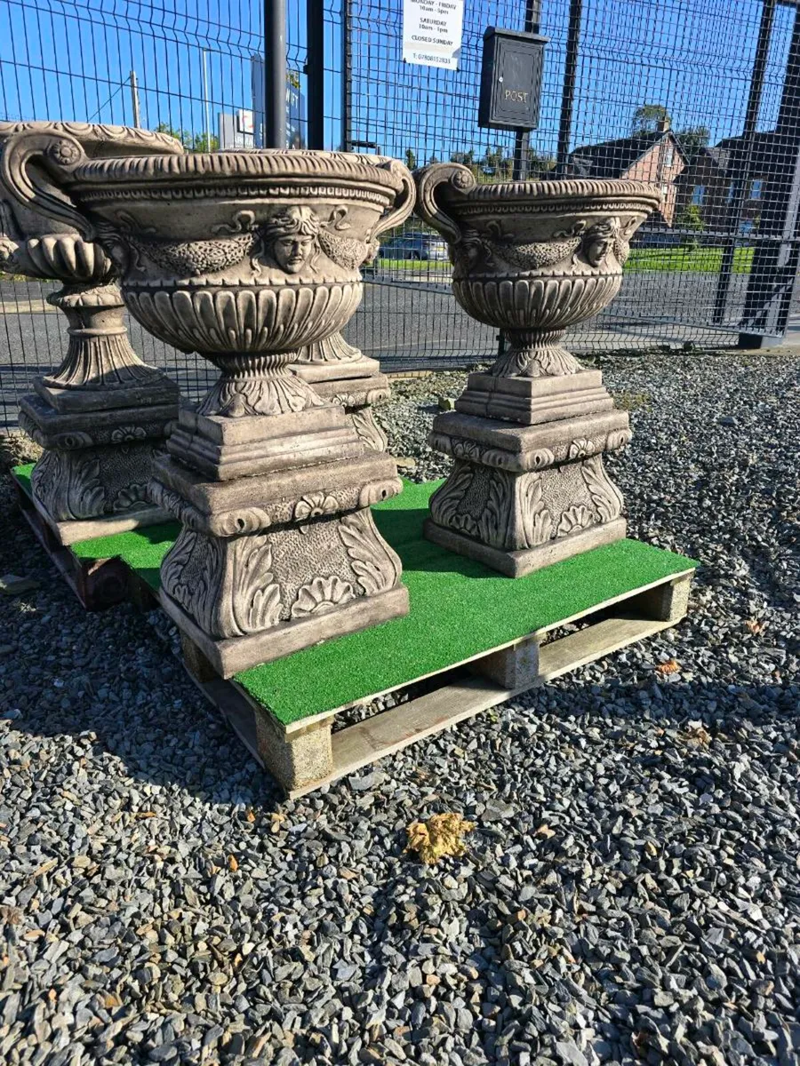 Large concrete flower pot planters - Image 2