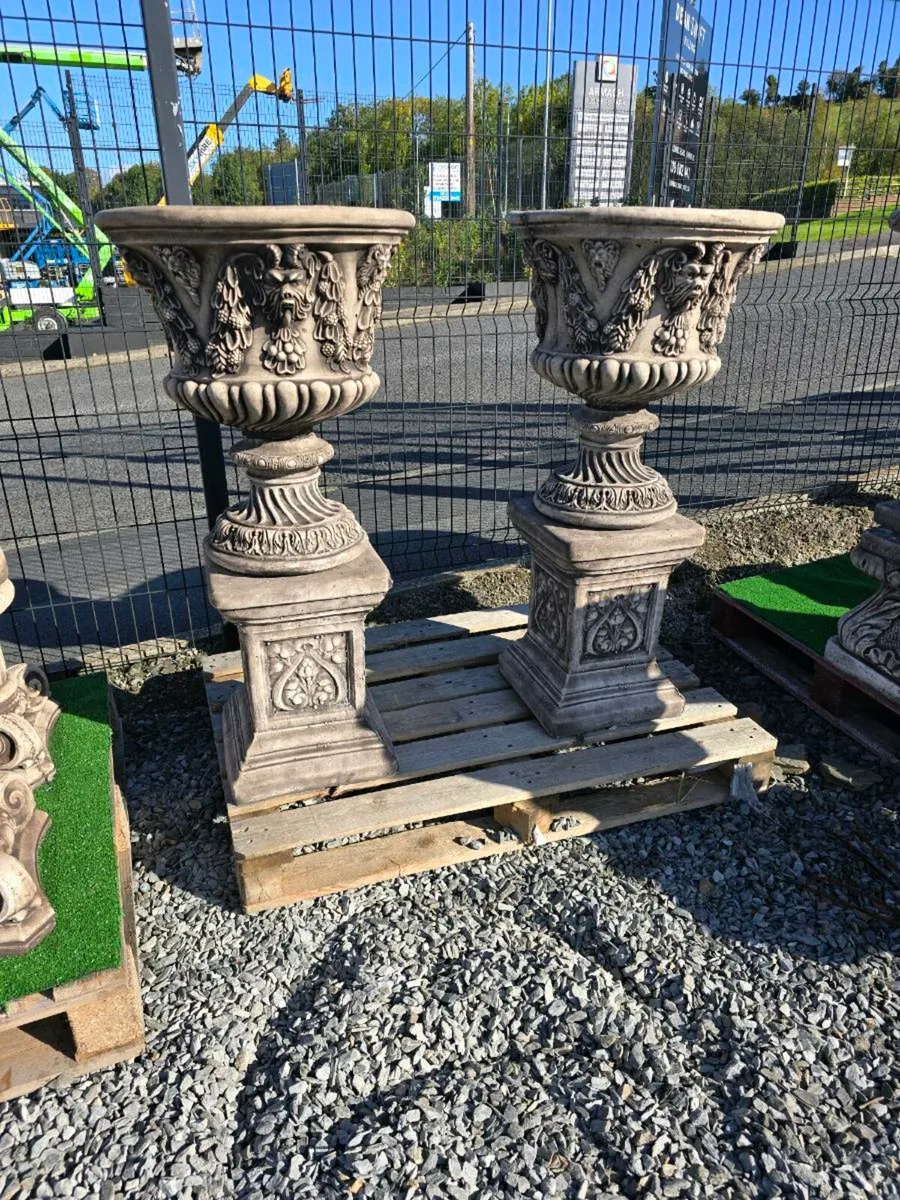 Large concrete flower pot planters - Image 4