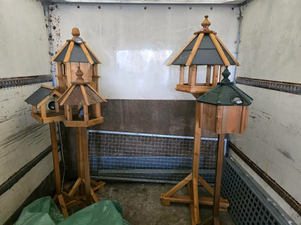 Wooden bird table with slate roof - Image 3