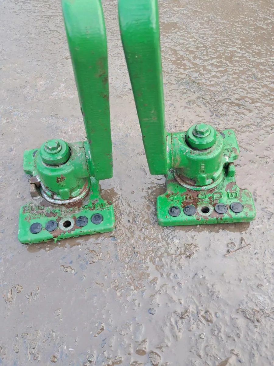 Turnable/swivel john deere mudguards - Image 2