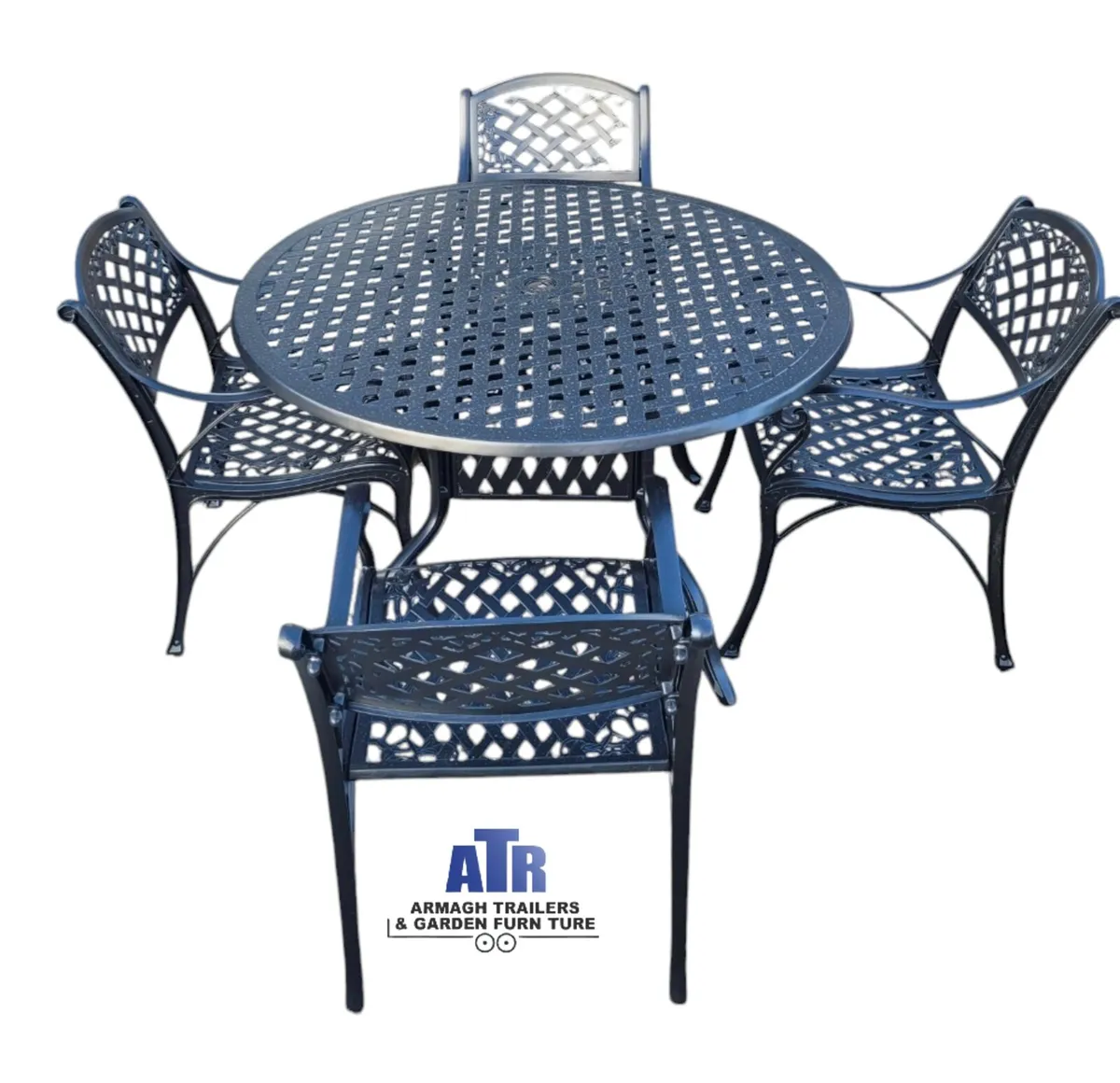 Cast aluminium garden furniture table & 4 chairs - Image 2
