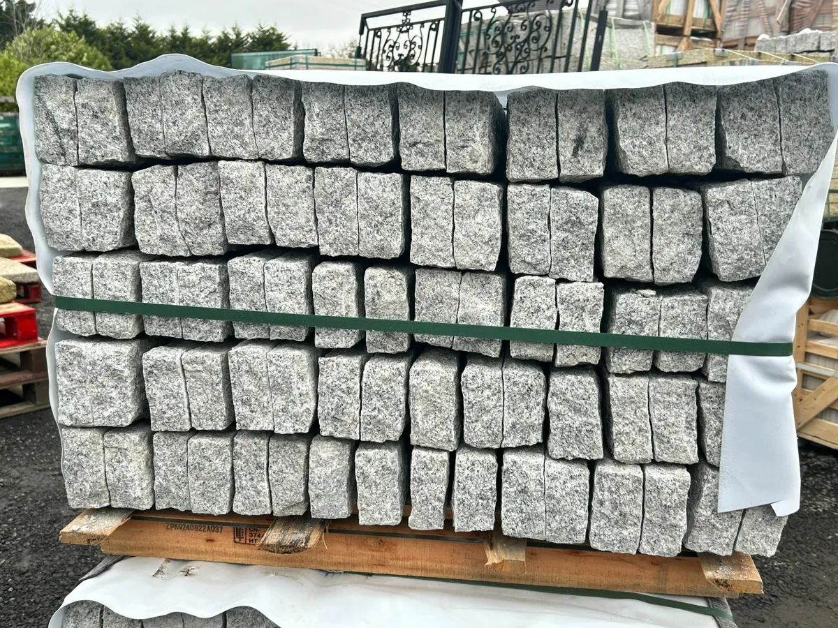 Small Granite Kerb - Image 2