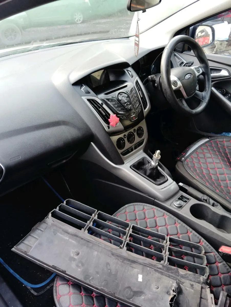 Breaking ford focus 2012 diesel - Image 4