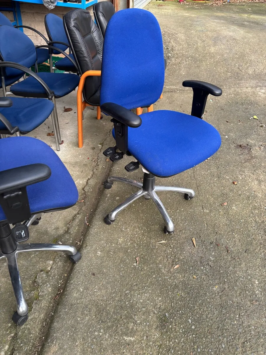 Office swivel chairs - Image 1