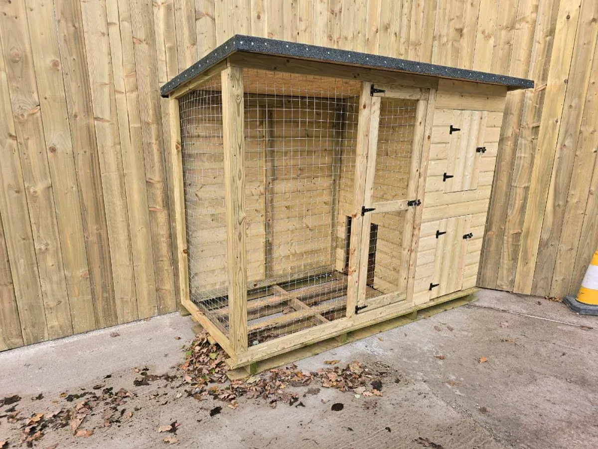 Large dog kennel with roofed over side cage - Image 1