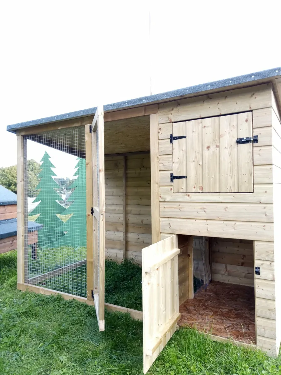 Large dog kennel with roofed over side cage - Image 3