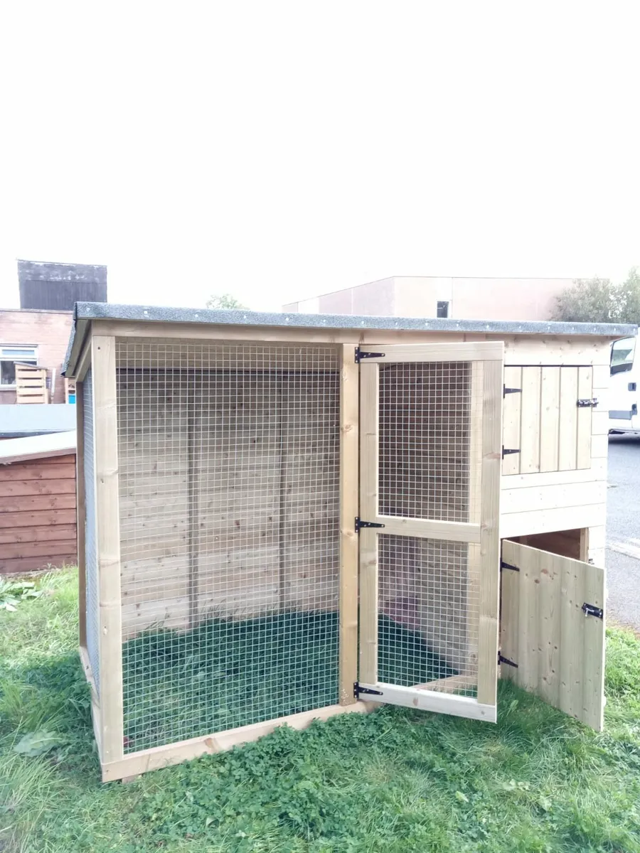 Large dog kennel with roofed over side cage - Image 4