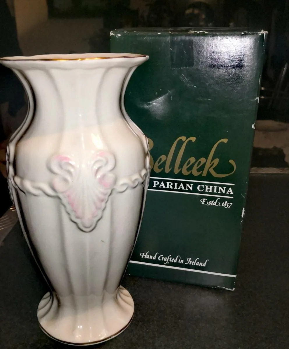 Belleek Georgian Shell 9" vase with box - Image 1
