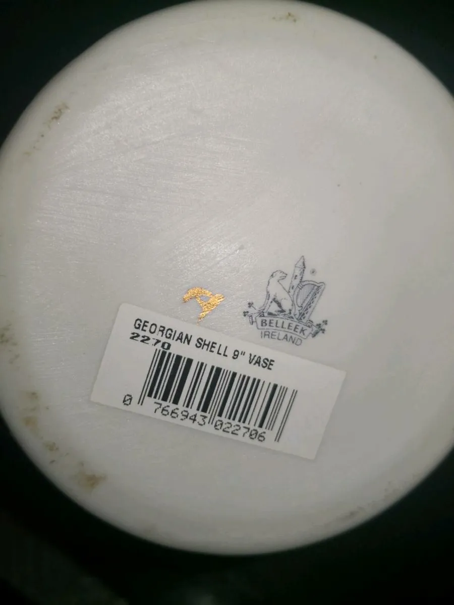 Belleek Georgian Shell 9" vase with box - Image 2