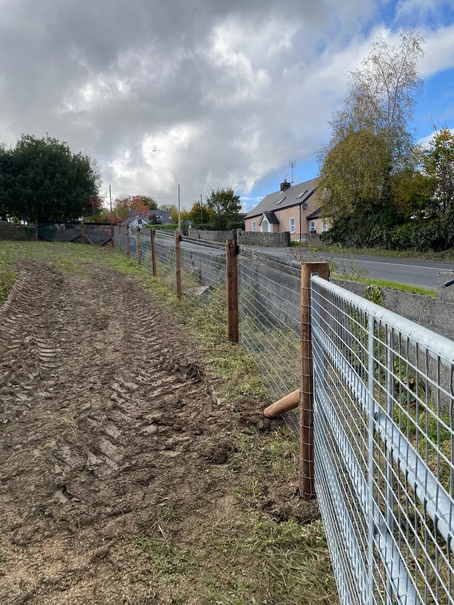 Fencing Contractor - Image 1