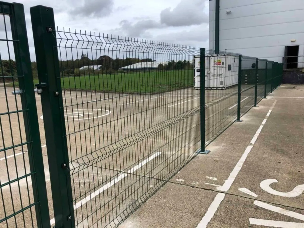 Fencing Contractor - Image 2