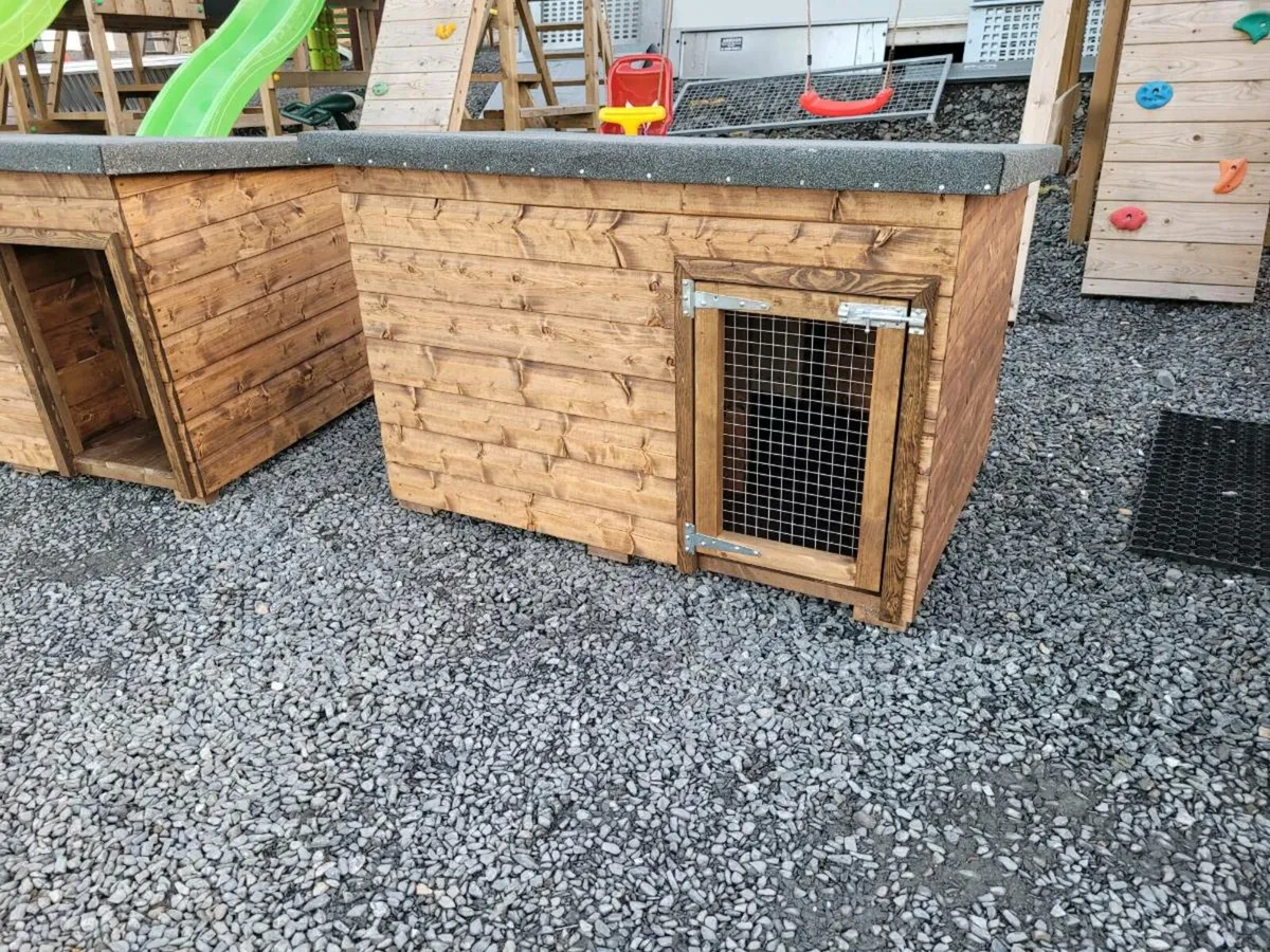 Timber dog kennels lift up lid set in garden - Image 1