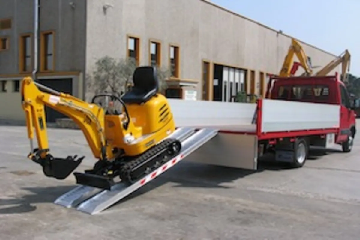 3mt 3.9ton lightweight aluminium loading ramps jcb - Image 2