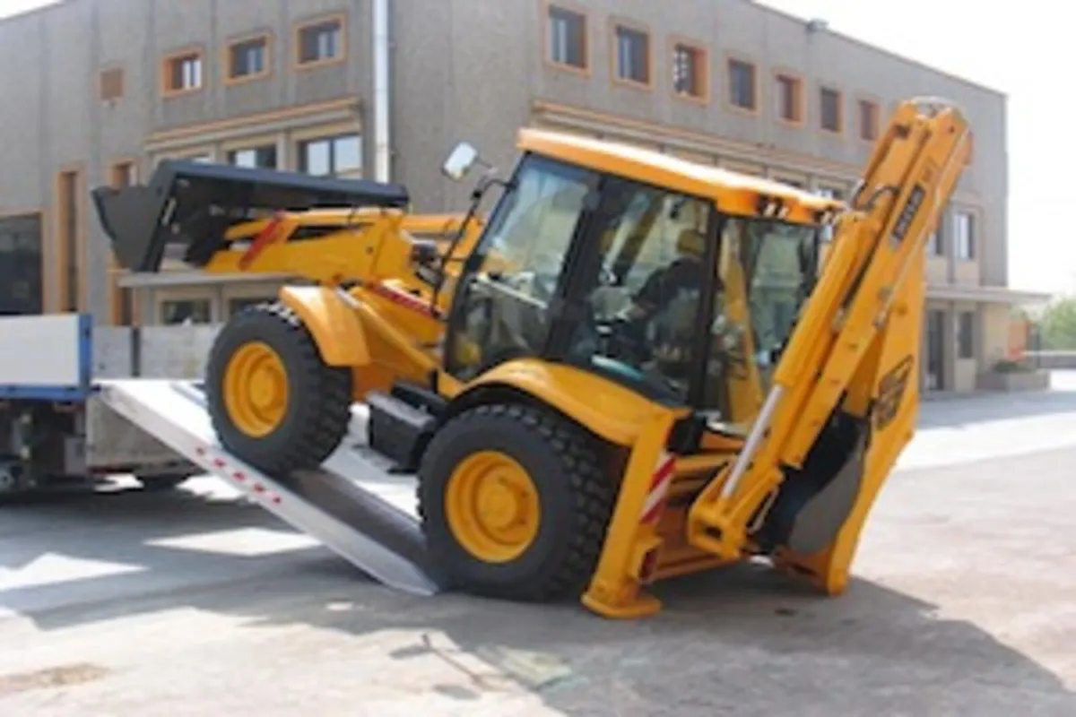 3mt 3.9ton lightweight aluminium loading ramps jcb - Image 3