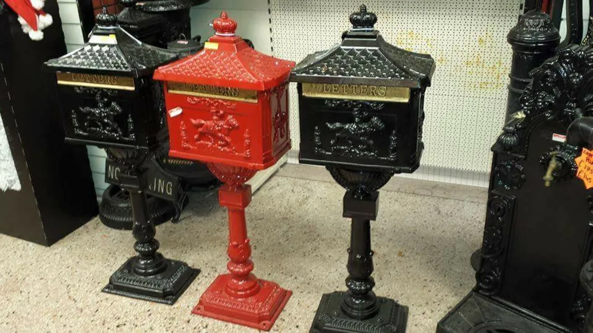 Cast iron freestanding post boxes - Image 3